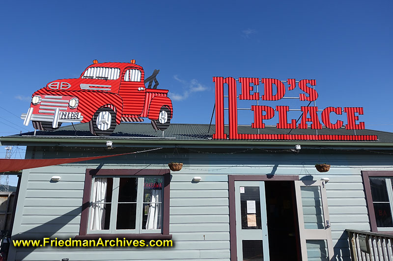 restaurant,eatery,food,lobster,crab,small,business,family,dive,blue,red,